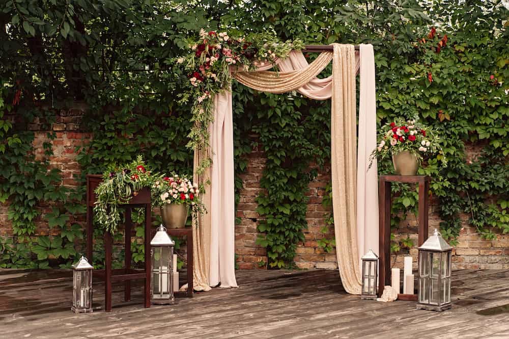 tips on how to decorate a wedding arch with fabric
